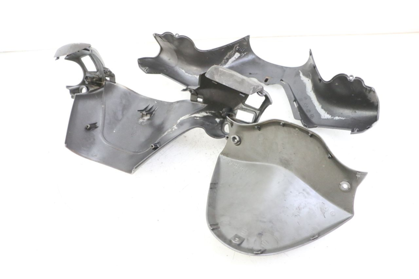 photo de CUBIERTA DEL MANILLAR PIAGGIO X8 125 (2004 - 2007) - Primer plano de alta resolución