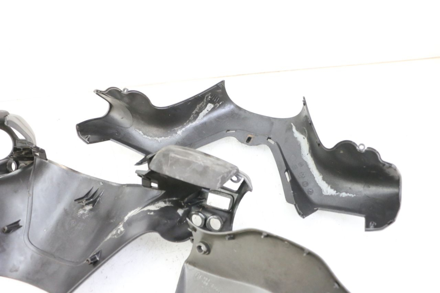 photo de CUBIERTA DEL MANILLAR PIAGGIO X8 125 (2004 - 2007) - Marcados y referencias originales