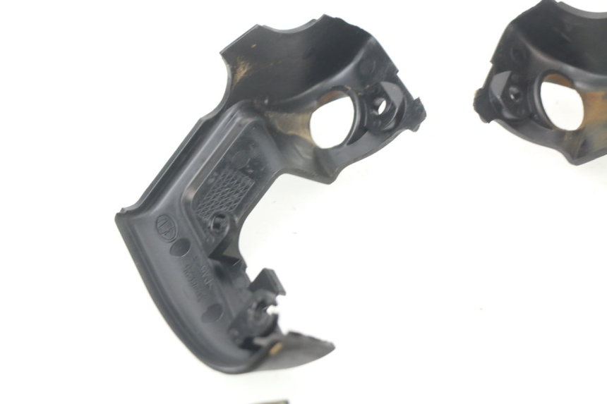 photo de TAPA MANILLAR APRILIA SCARABEO GT 125 (1999 - 2007) - Características distintivas