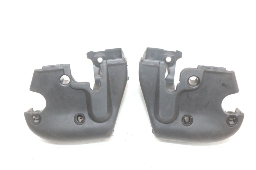 photo de TAPA MANILLAR APRILIA SCARABEO GT 125 (1999 - 2007) - Detalle de la pieza