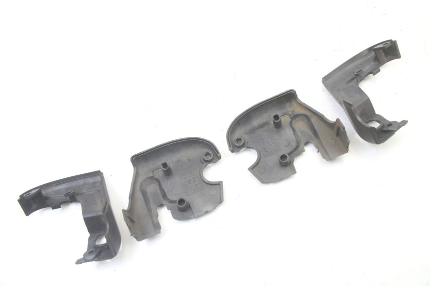 photo de TAPA MANILLAR APRILIA SCARABEO GT TOURING 125 (1999 - 2005) - Detalle de la pieza