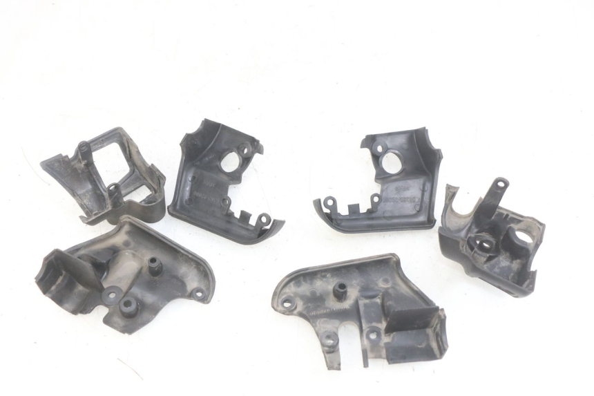 photo de CUBIERTA DEL MANILLAR APRILIA SCARABEO LIGHT 125 (2007 - 2011) - Detalle de la pieza