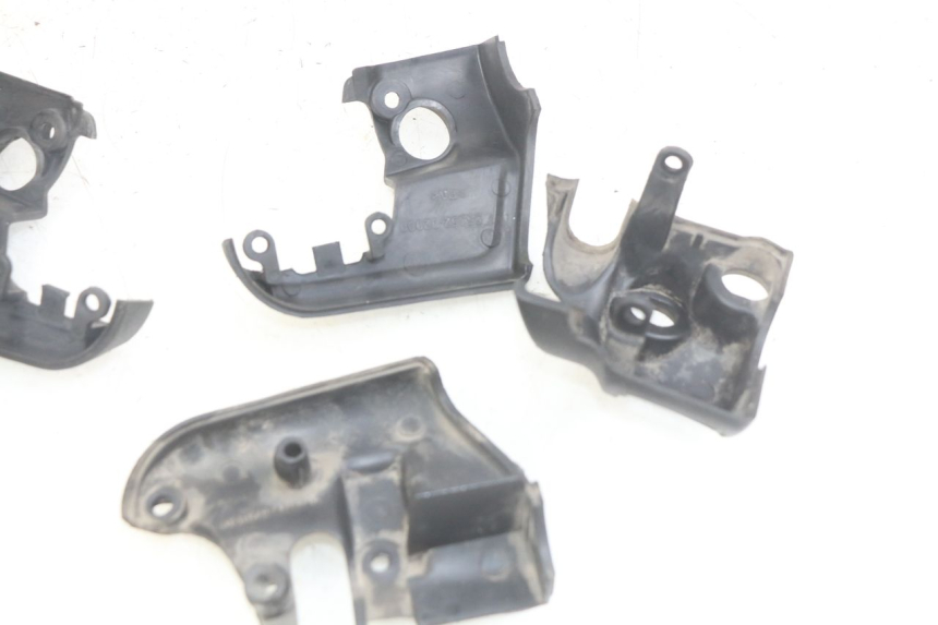 photo de CUBIERTA DEL MANILLAR APRILIA SCARABEO LIGHT 125 (2007 - 2011) - Otra perspectiva