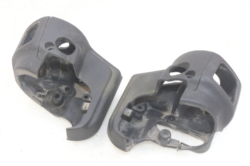 photo de CUBIERTA DEL MANILLAR APRILIA SCARABEO LIGHT 125 (2007 - 2011) - Primer plano técnico