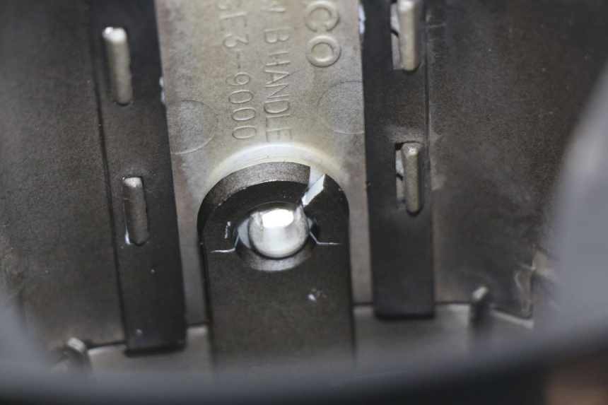 photo de TAPA MANILLAR KYMCO SENTO 50 (2008 - 2013) - Detalle de la pieza