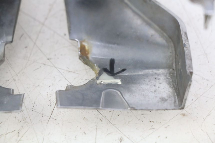 photo de CUBIERTA DEL MANILLAR PIAGGIO VESPA PRIMAVERA 2T 50 (2013 - 2018) - Primer plano técnico