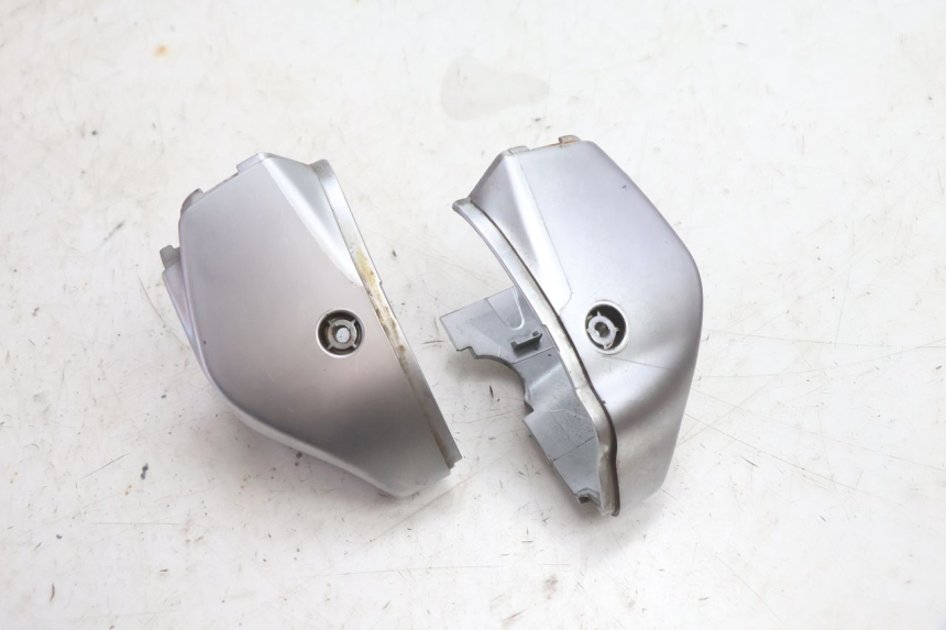 photo de CUBIERTA DEL MANILLAR PIAGGIO VESPA PRIMAVERA 2T 50 (2013 - 2018) - Detalle de la pieza