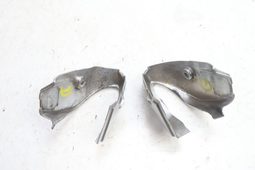 photo de CUBIERTA DEL MANILLAR PIAGGIO VESPA PRIMAVERA 2T 50 (2013 - 2018) - Primer plano técnico