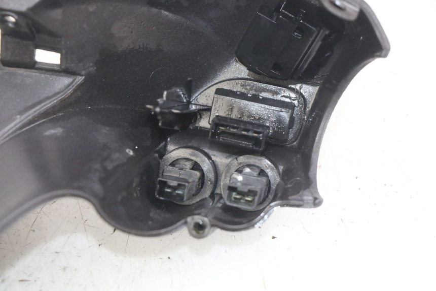 photo de CUBIERTA DEL MANILLAR PIAGGIO X9 EVOLUTION 125 (2003 - 2007) - Marcados y referencias originales