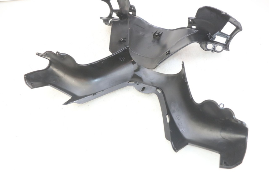 photo de CUBIERTA DEL MANILLAR PIAGGIO XEVO - X EVO 125 (2007 - 2017) - Características distintivas