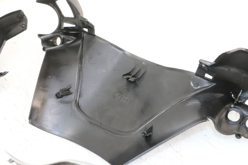 photo de CUBIERTA DEL MANILLAR PIAGGIO XEVO - X EVO 125 (2007 - 2017) - Zoom sobre los componentes