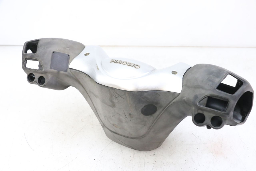 photo de CUBIERTA DEL MANILLAR PIAGGIO XEVO - X EVO 125 (2007 - 2017) - Detalles de los puntos de fijación