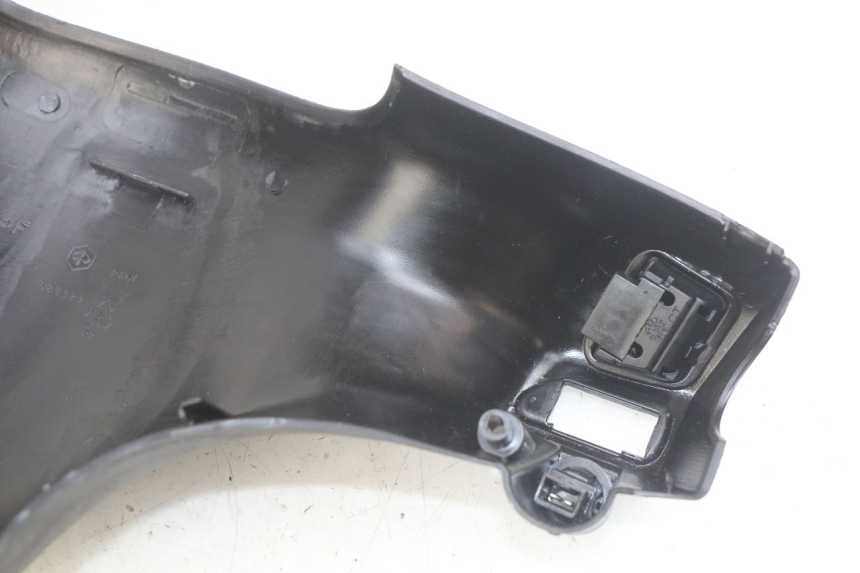 photo de CUBIERTA DEL MANILLAR PIAGGIO ZIP 2T 50 (2009 - 2019) - Primer plano de alta resolución