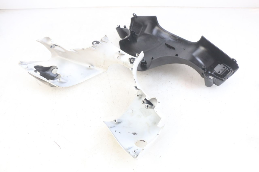 photo de CUBIERTA DEL MANILLAR PIAGGIO ZIP 2T 50 (2009 - 2019) - Zoom calidad de ocasión