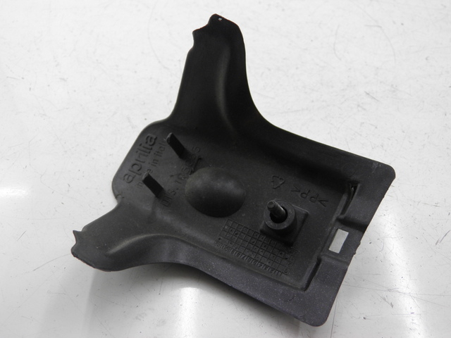 photo de GANCHO BOLSA APRILIA SCARABEO 100 (2003 - 2012) - Detalle de la pieza