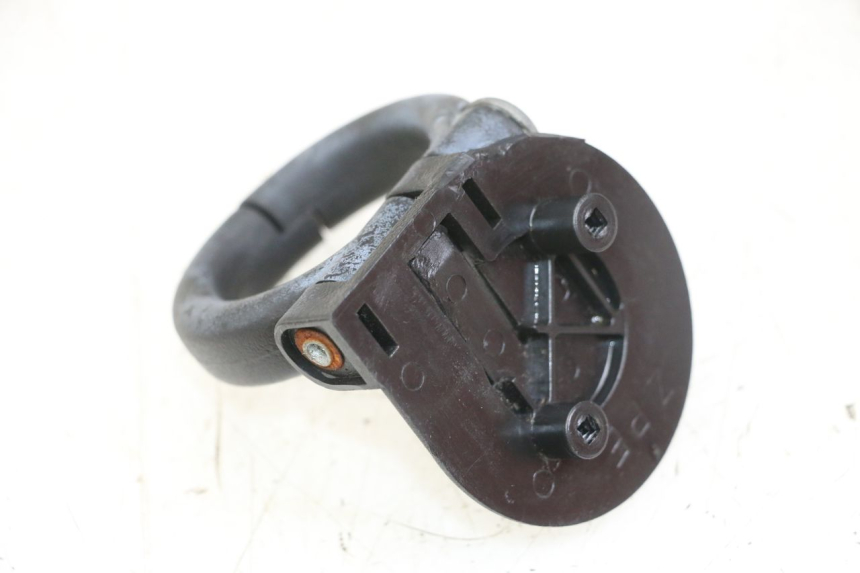 photo de GANCHO BOLSA APRILIA SR MOTARD 50 (2012 - 2018) - Zoom estado de uso