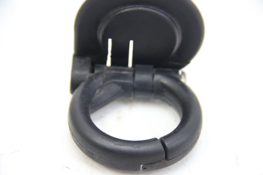 photo de GANCHO DE BOLSA DERBI BOULEVARD 50 (2009 - 2006) - Primer plano técnico