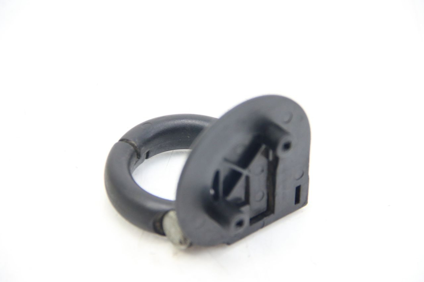 photo de GANCHO DE BOLSA DERBI BOULEVARD 50 (2009 - 2006) - Detalles de los puntos de fijación