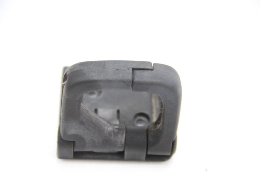 photo de GANCHO BOLSA HONDA FES PANTHEON 125 (2003 - 2007) - Zoom estado de uso