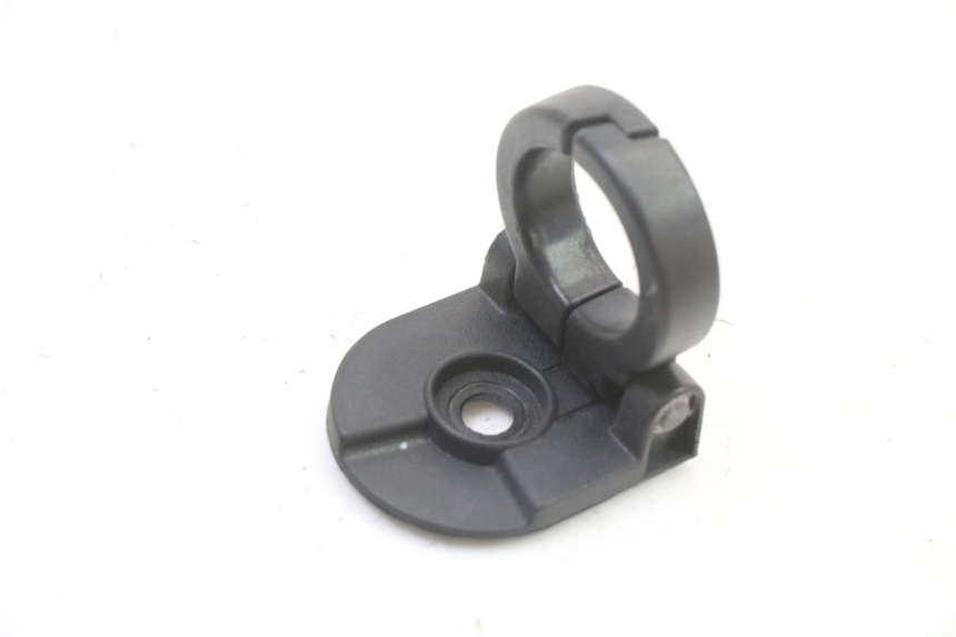 photo de GANCHO BOLSA SYM FIDDLE 3 III 50 (2014 - 2020) - Detalle de la pieza