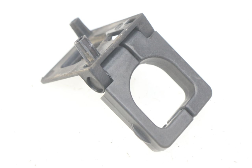 photo de GANCHO DE BOLSA PEUGEOT KISBEE 2T 50 (2010 - 2017) - Otra perspectiva