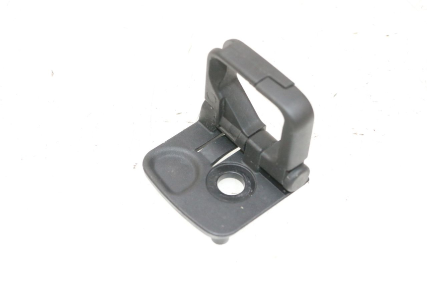 photo de GANCHO BOLSA YAMAHA NEO'S CORE 1 (2022 - 2026) - Detalle de la pieza