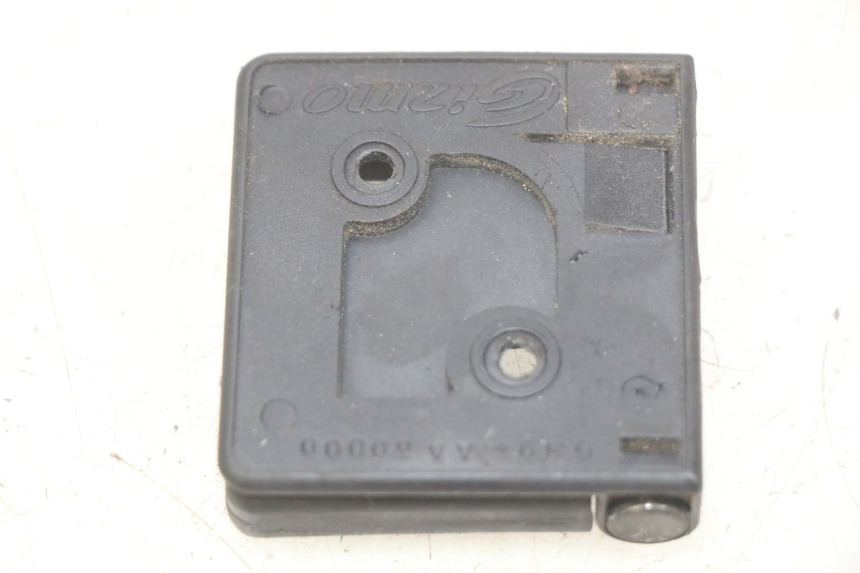 photo de GANCHO DE BOLSA PEUGEOT SATELIS 125 (2006 - 2009) - Zoom estado de uso