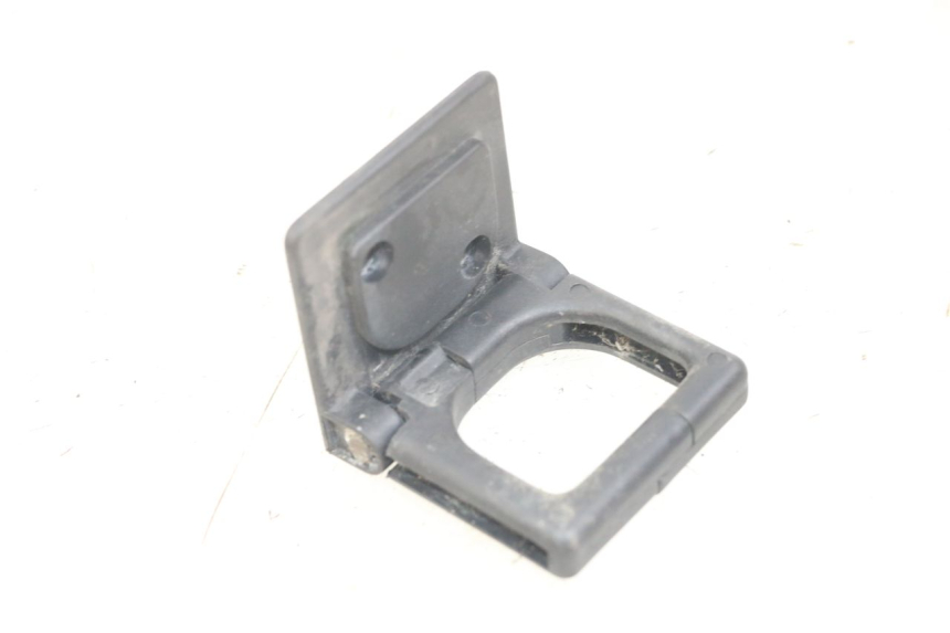 photo de GANCHO DE BOLSA PEUGEOT SATELIS 125 (2006 - 2009) - Detalle de la pieza