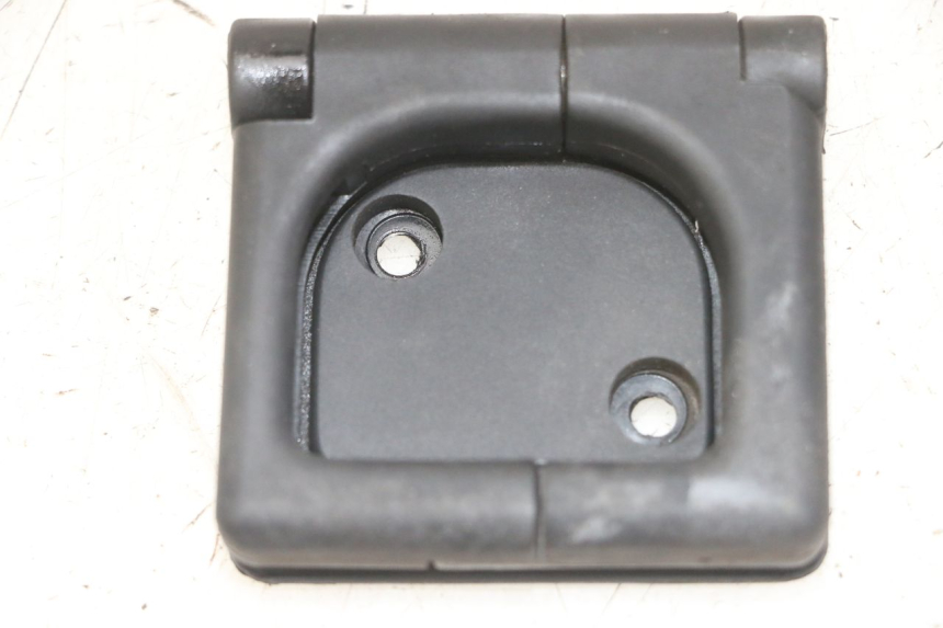 photo de GANCHO BOLSA PEUGEOT SATELIS 125 (2013 - 2018) - Detalle de la pieza