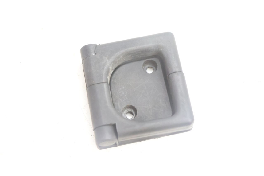 photo de GANCHO DE BOLSA PEUGEOT SATELIS 125 (2006 - 2009) - Zoom estado de uso
