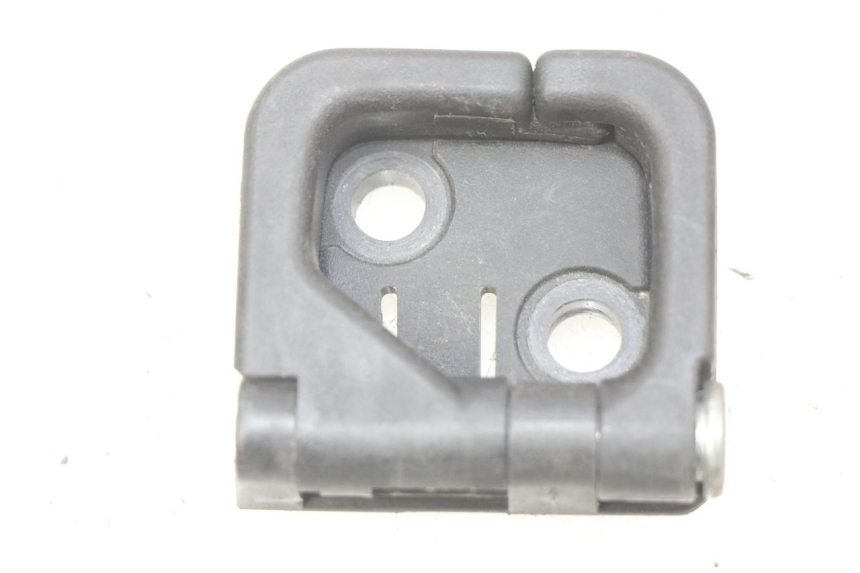 photo de GANCHO DE BOLSA SUZUKI SIXTEEN 125 (2008 - 2010) - Zoom estado de uso