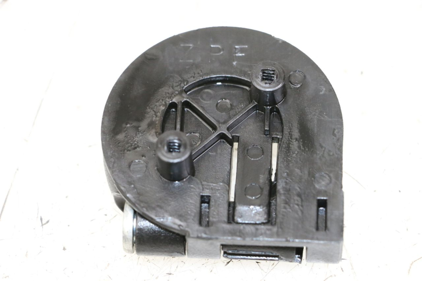 photo de GANCHO BOLSA APRILIA SR MOTARD 50 (2012 - 2018) - Zoom estado de uso