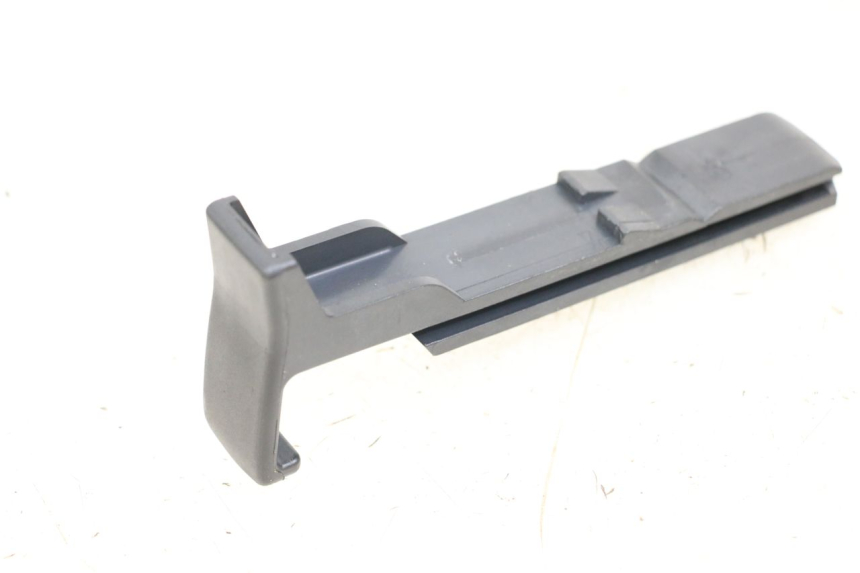 photo de GANCHO BOLSA PIAGGIO VESPA PRIMAVERA 4T 50 (2021 - 2024) - Zoom estado de uso