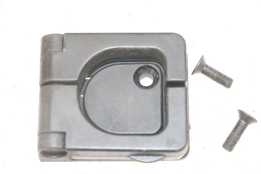 photo de GANCHO DE BOLSA PEUGEOT VIVACITY NEW 4T 50 (2008 - 2017) - Zoom estado de uso