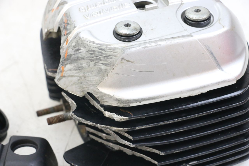 photo de CULATA TRASERO MOTO GUZZI NORGE 8V GT 1200 (2011 - 2016) - Primer plano de alta resolución