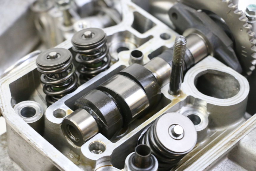 photo de CULATA TRASERO HONDA NTV DEAUVILLE 650 (2001 - 2006) - Zoom sobre los componentes