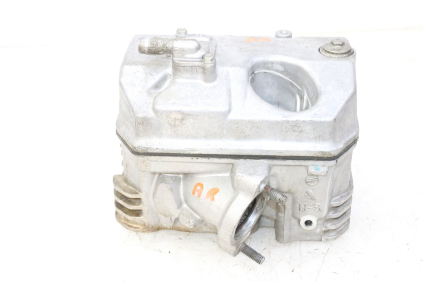 photo de CULATA TRASERO HONDA NTV DEAUVILLE 650 (2001 - 2006) - Primer plano técnico