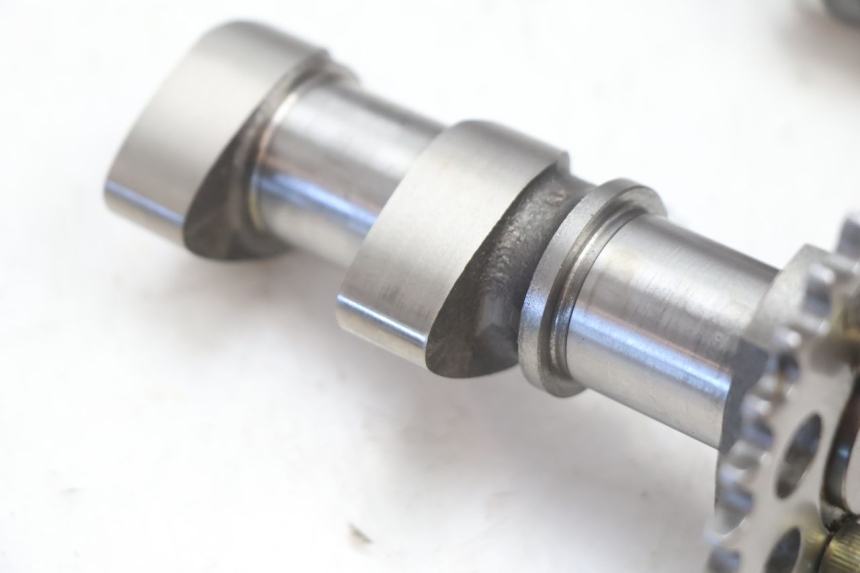 photo de CULATA TRASERO CAN-AM SPYDER RS 1000 (2008 - 2012) - Primer plano de alta resolución