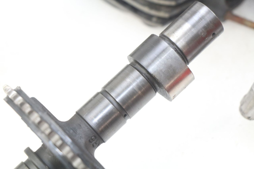 photo de CULATA TRASERO HONDA VF 1000 (1984 - 1988) - Zoom sobre los componentes