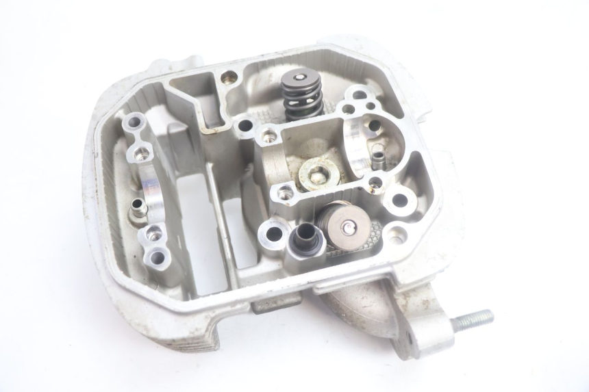 photo de CULATA TRASERO HONDA XLV VARADERO 125 (2007 - 2012) - Primer plano de alta resolución