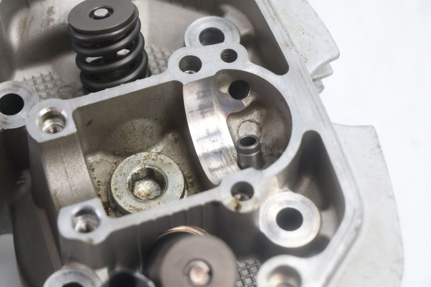 photo de CULATA TRASERO HONDA XLV VARADERO 125 (2007 - 2012) - Enfoque en la estructura