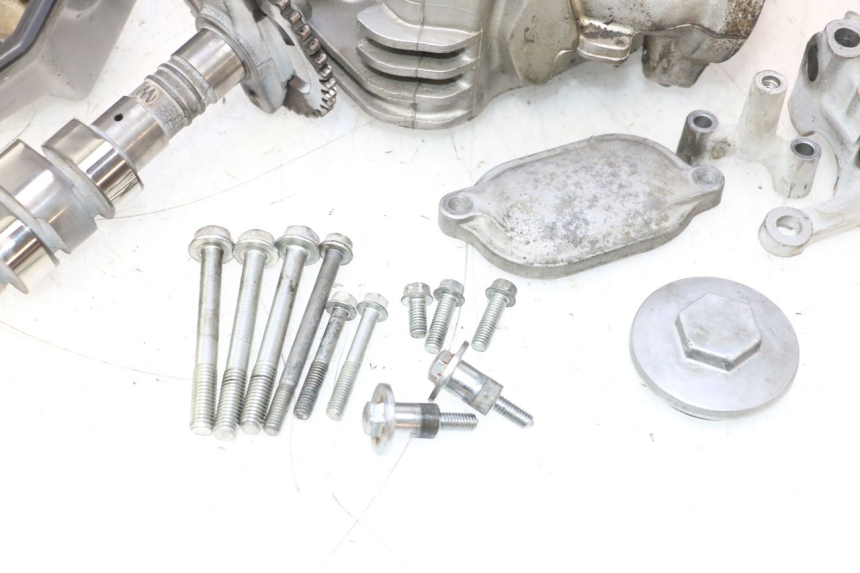 photo de CULATA TRASERO HONDA XRV AFRICA TWIN 750 (1990 - 1992) - Primer plano técnico