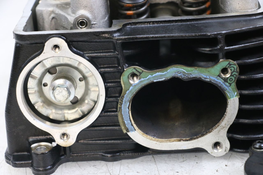 photo de CULATA DELANTERO MOTO GUZZI NORGE 8V GT 1200 (2011 - 2016) - Primer plano de alta resolución