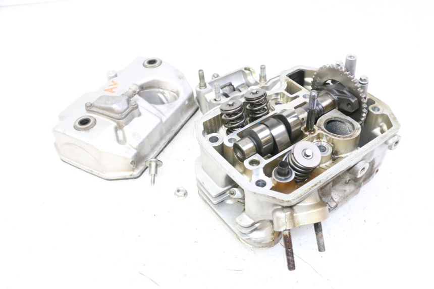 photo de CULATA DELANTERO HONDA NTV DEAUVILLE 650 (2001 - 2006) - Primer plano de alta resolución