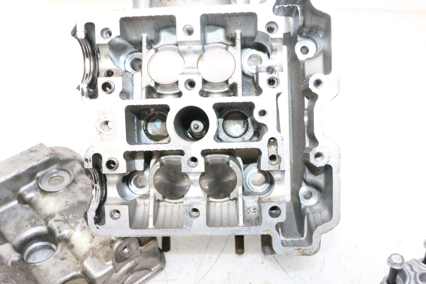 photo de CULATA DELANTERO SUZUKI SV S 650 (1999 - 2002) - Primer plano de alta resolución
