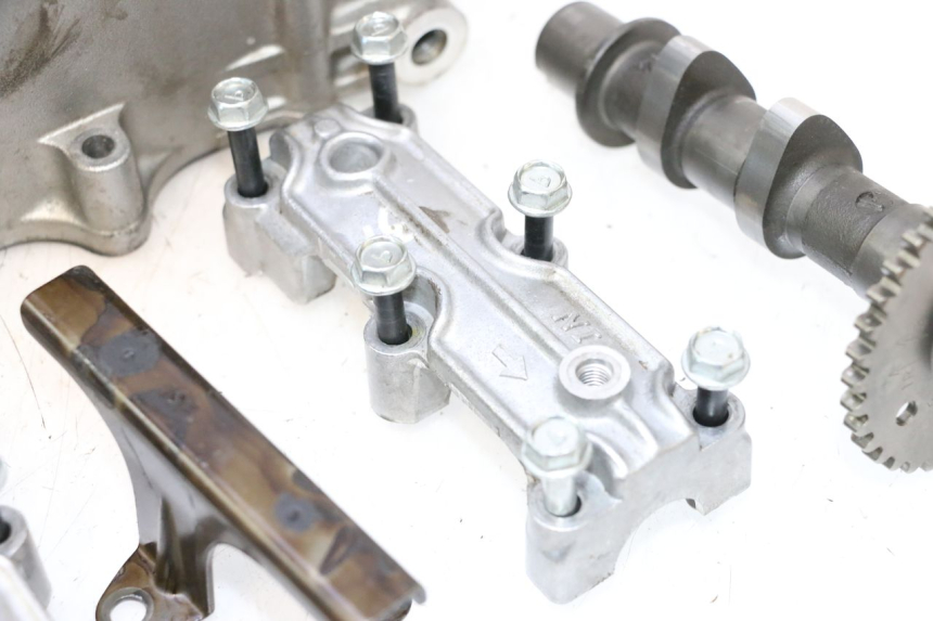 photo de CULATA DELANTERO SUZUKI SV S 650 (1999 - 2002) - Enfoque en la estructura
