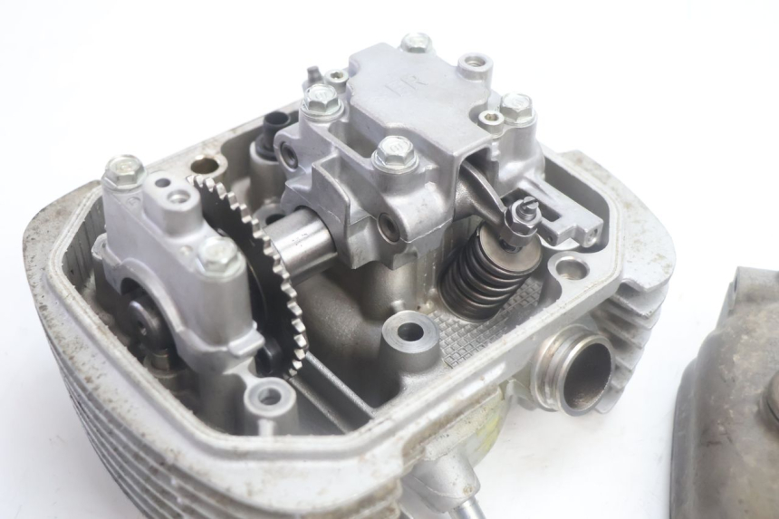 photo de CULATA DELANTERO HONDA XLV VARADERO 125 (2007 - 2012) - Enfoque en la estructura