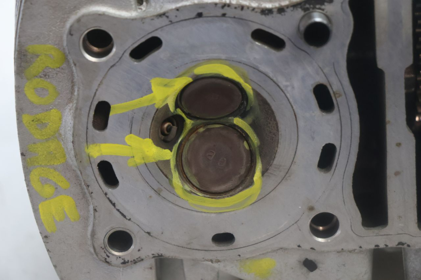 photo de CULATA DELANTERO HONDA XLV VARADERO 125 (2007 - 2012) - Primer plano técnico