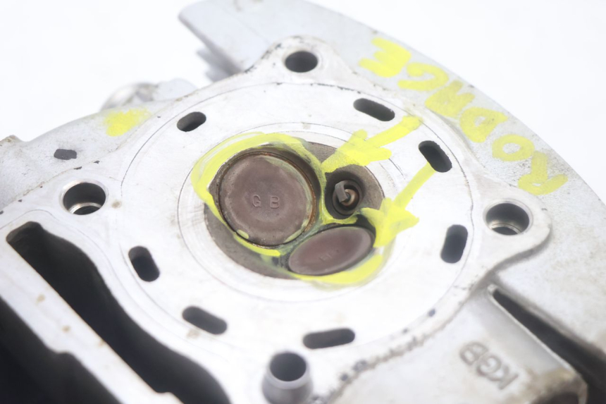 photo de CULATA DELANTERO HONDA XLV VARADERO 125 (2007 - 2012) - Detalles de los puntos de fijación