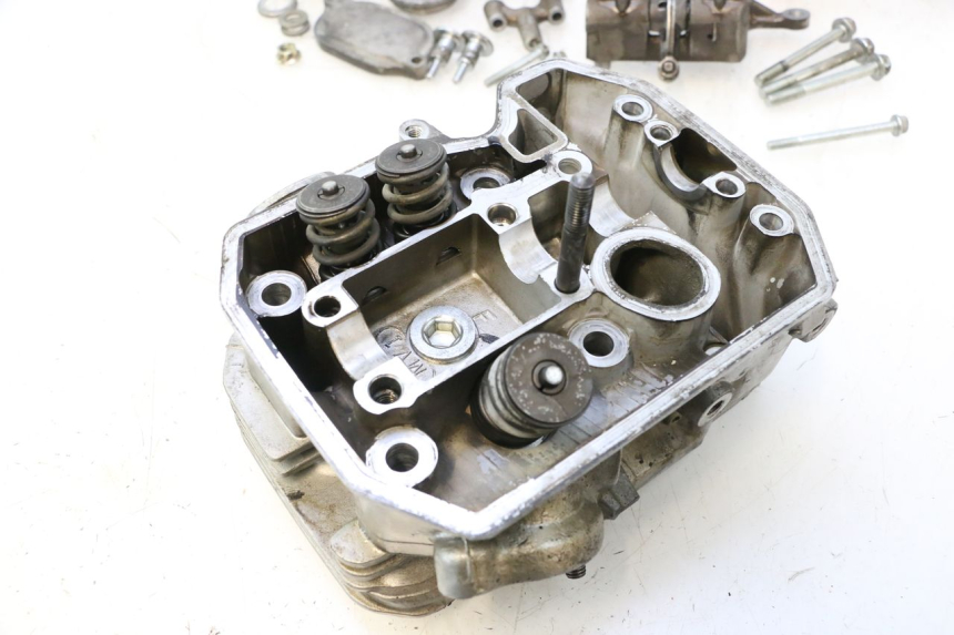 photo de CULATA DELANTERO HONDA XRV AFRICA TWIN 750 (1990 - 1992) - Primer plano de alta resolución